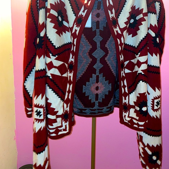 2 H&M sweaters with unique patterns - Picture 5 of 5